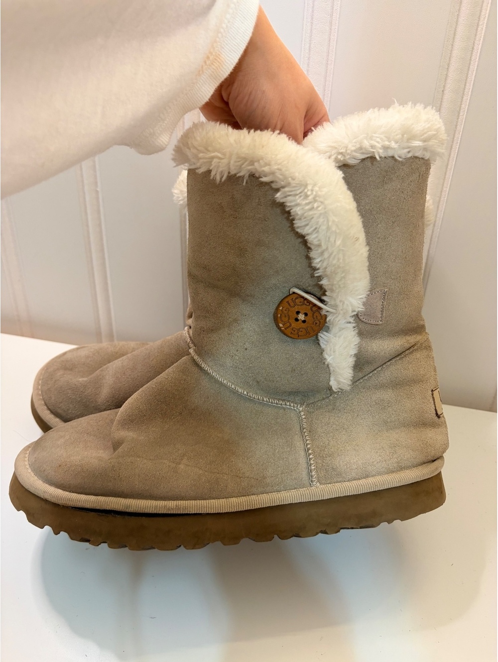 Y2K UGG Australia Classic Short Wooden Button Beige Suede Boots Women's Size 10